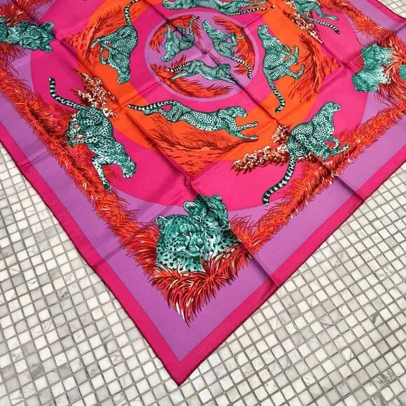 Hermès Purple Magenta "Guépards" 90cm Silk Square Scarf - Picture 9 of 11
